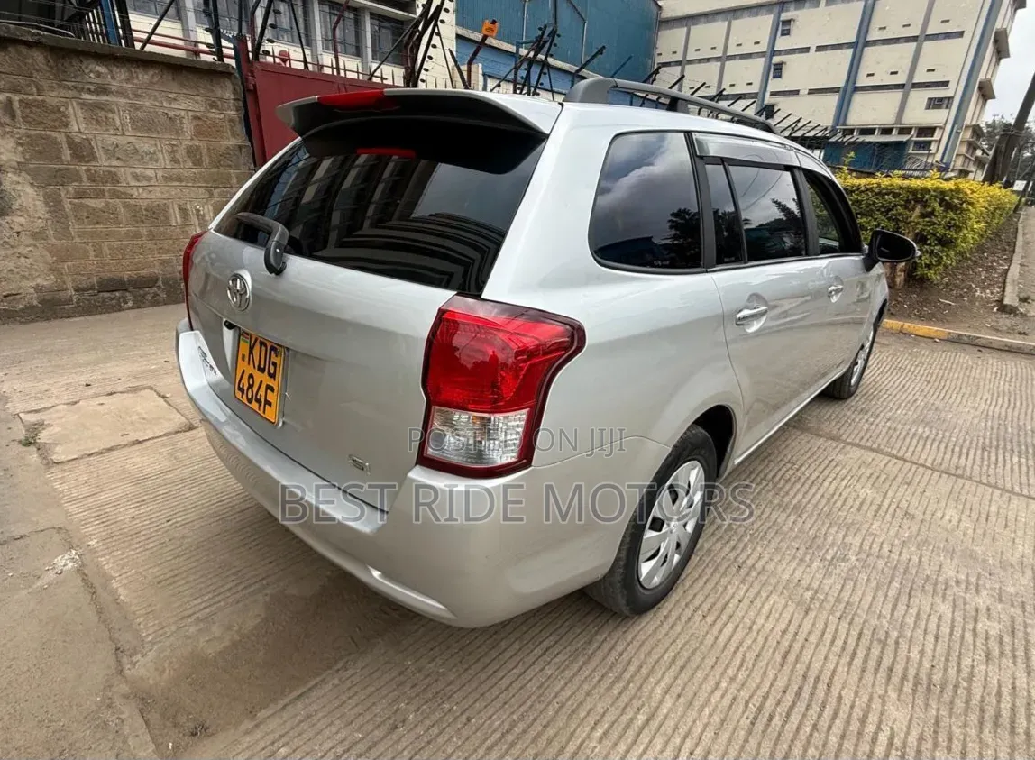 Toyota Corolla Fielder 1.8 Petrol FWD 2014 Silver