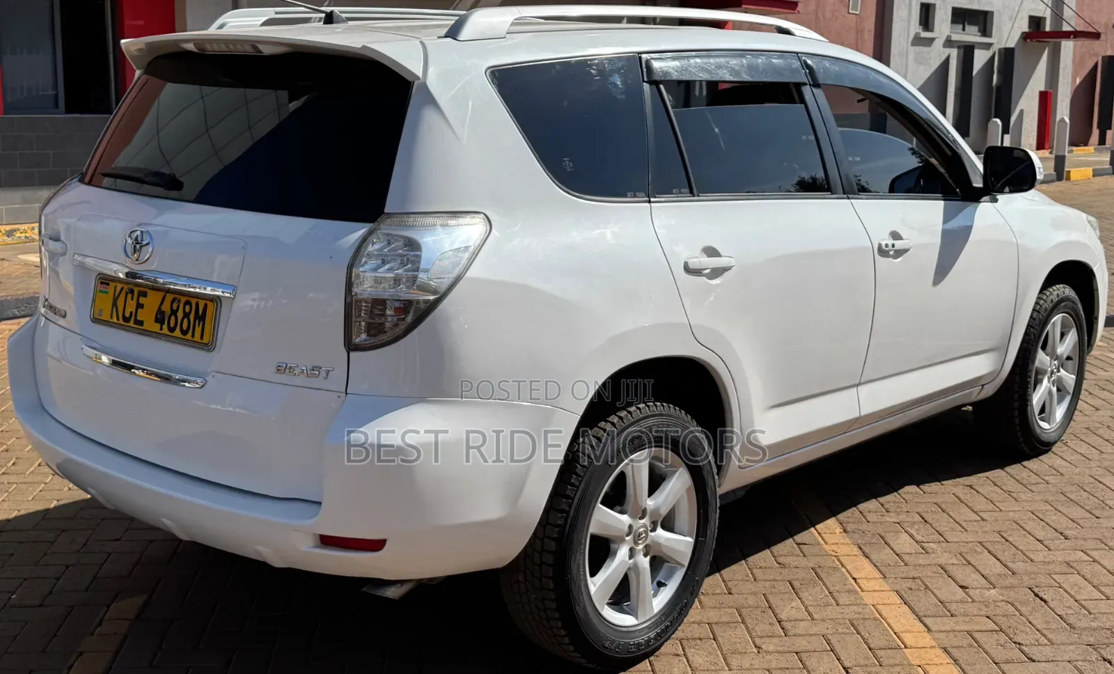 Toyota Vanguard 2008 White