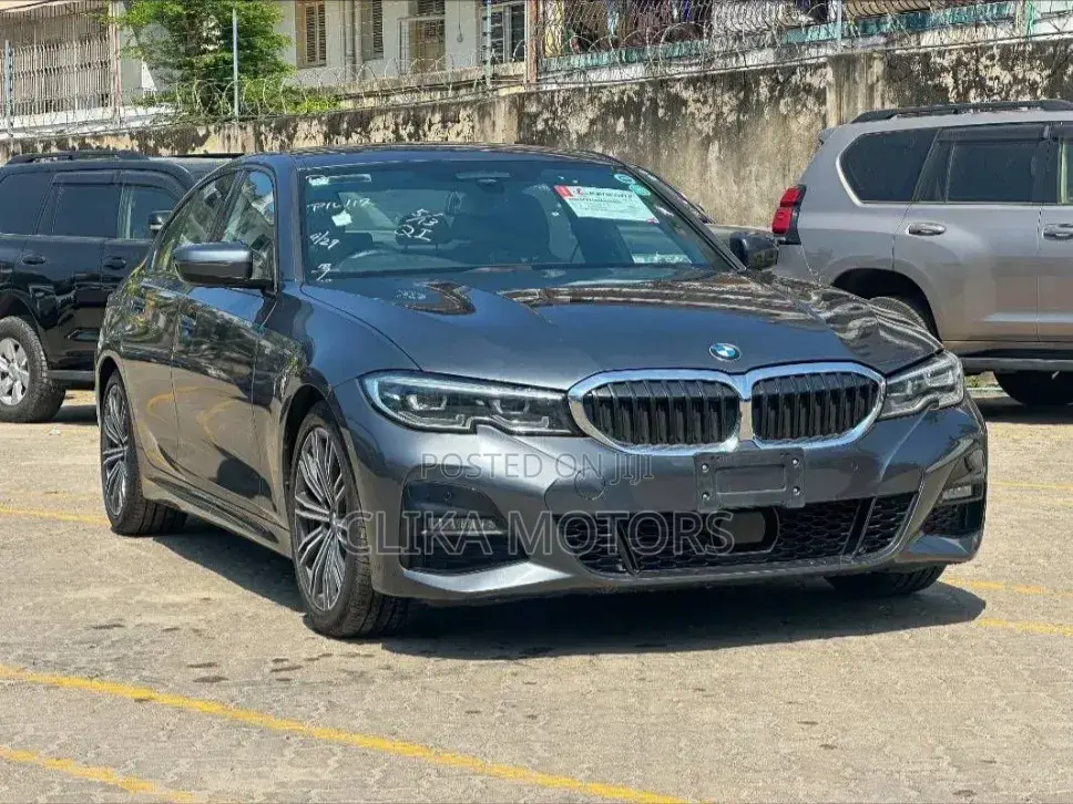 BMW 320i Sedan RWD 2020 Gray