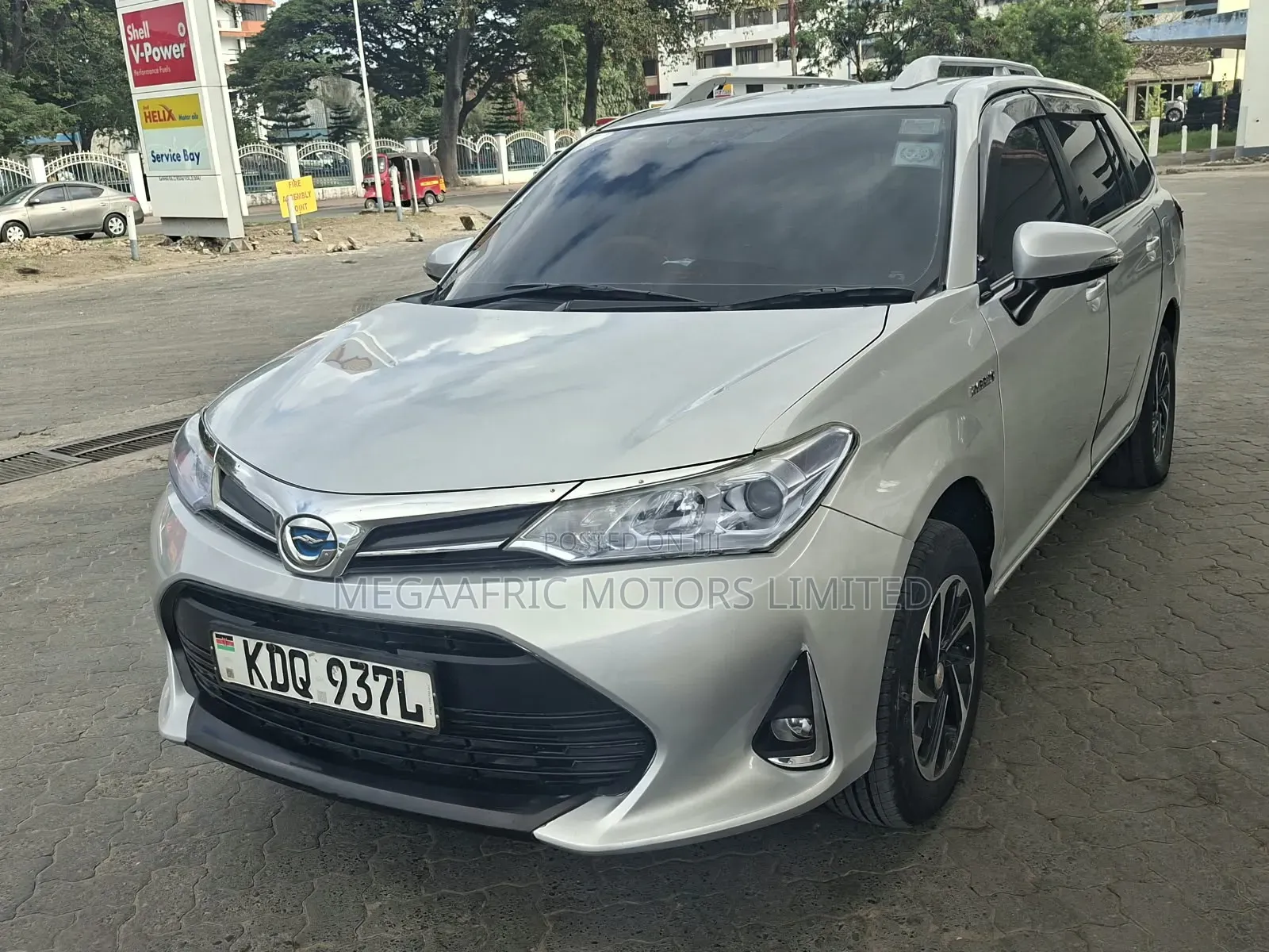 Toyota Corolla Fielder 1.5 Hybrid FWD 2017 Silver
