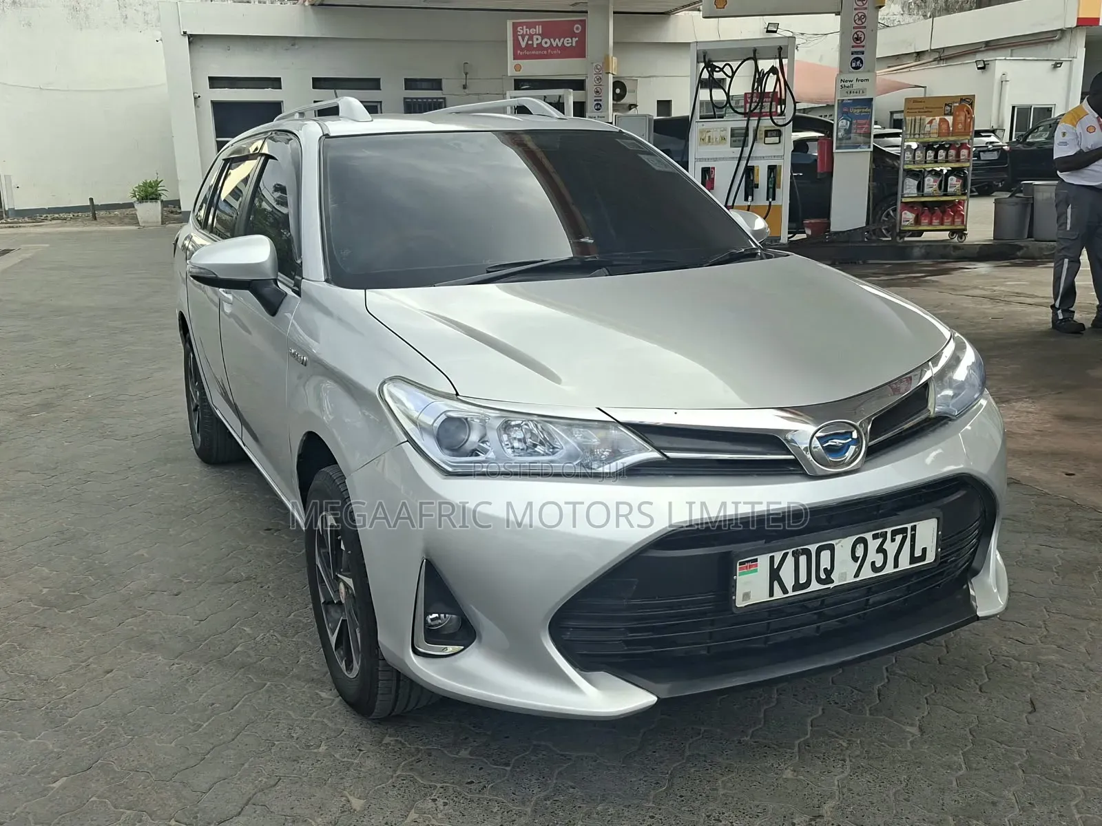 Toyota Corolla Fielder 1.5 Hybrid FWD 2017 Silver