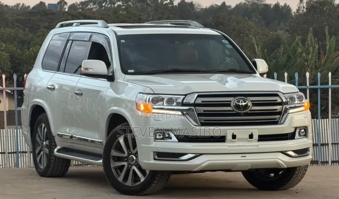 Toyota Land Cruiser 4.6 V8 ZX 2019 White