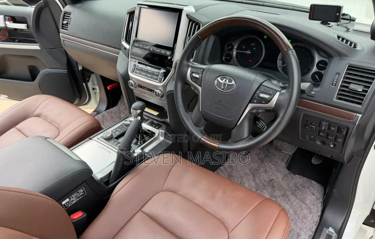 Toyota Land Cruiser 4.6 V8 ZX 2019 White