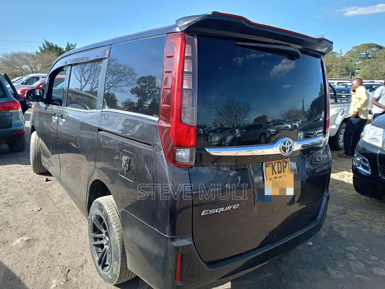 Toyota Esquire 2.0 FWD (8 seater) 2019 Black