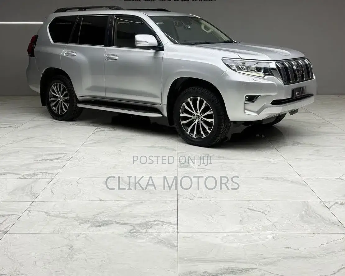 Toyota Land Cruiser Prado 2.8 2022 Silver