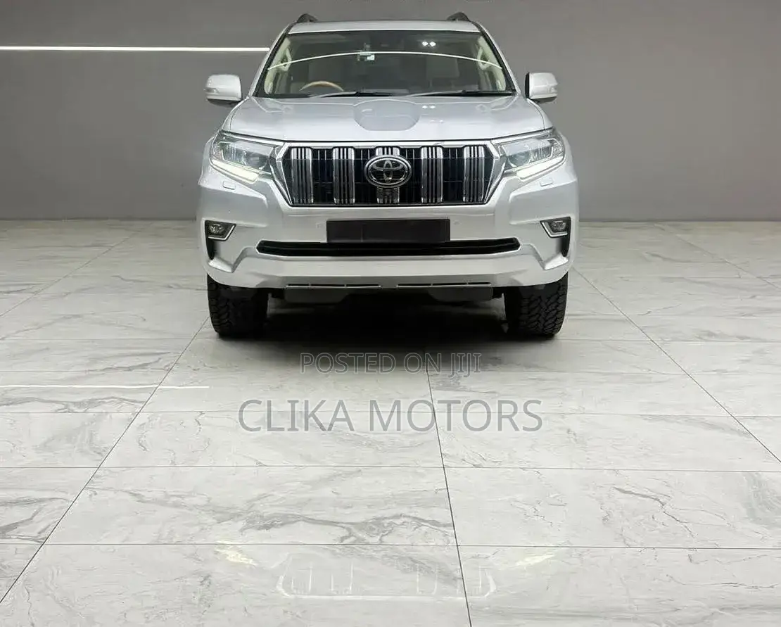 Toyota Land Cruiser Prado 2.8 2022 Silver