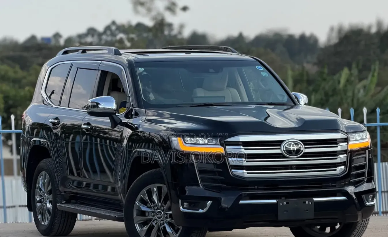 Toyota Land Cruiser LC300 2023 Black