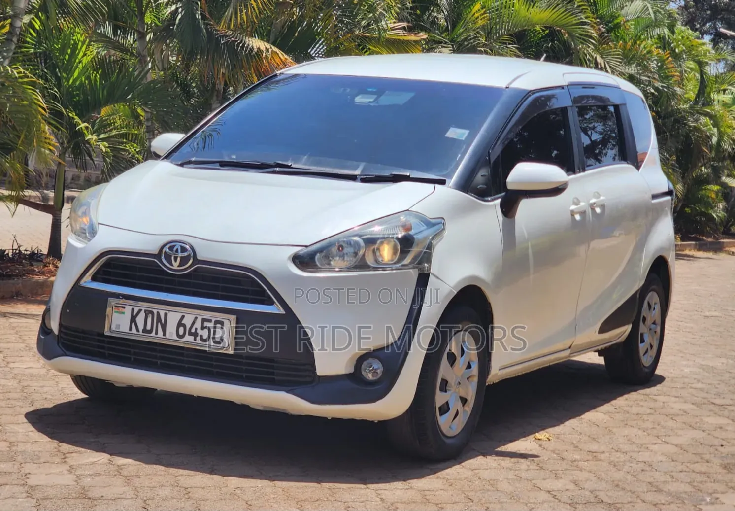Toyota Sienta 1.5 FWD (6-seater) 2016 White