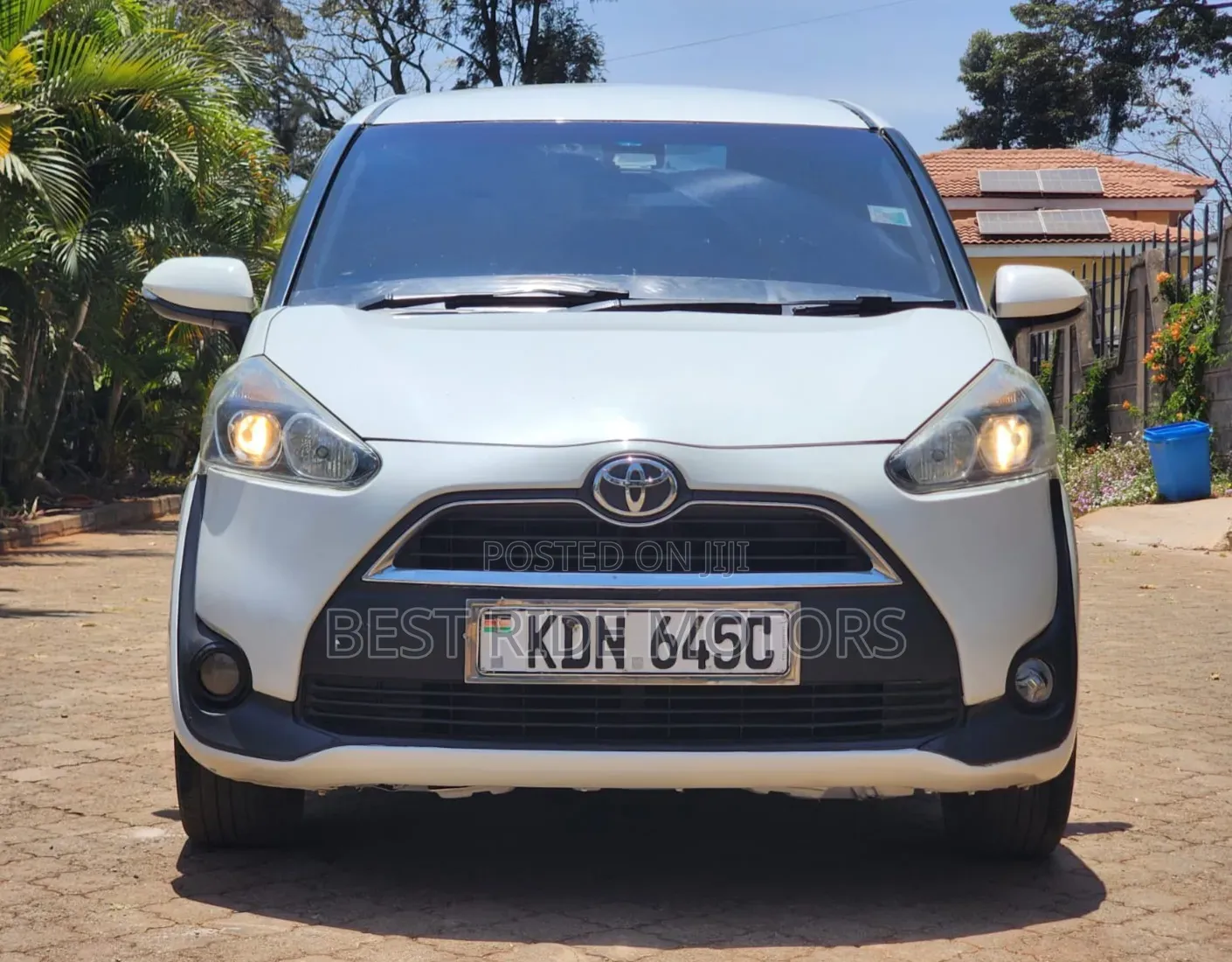 Toyota Sienta 1.5 FWD (6-seater) 2016 White