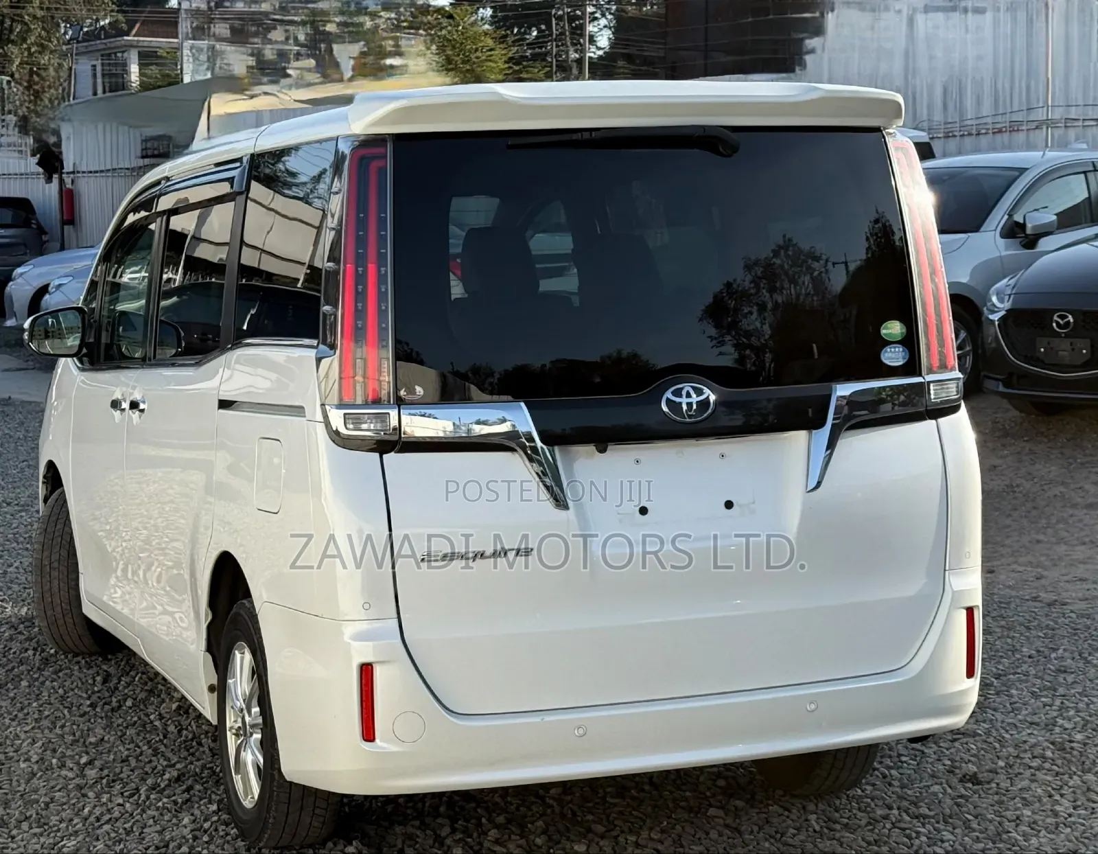 Toyota Esquire 2.0 AWD (7 seater) 2019 White