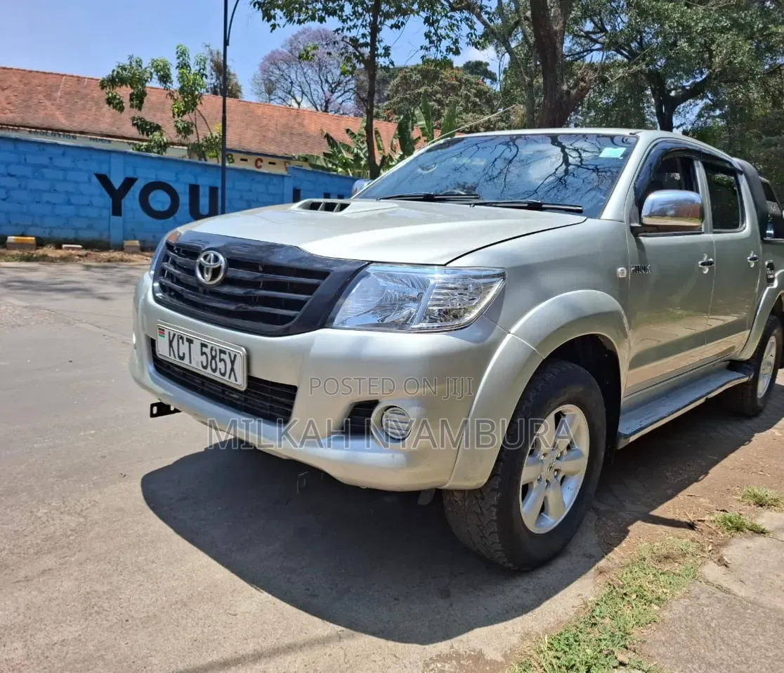 Toyota Hilux 2012 Silver