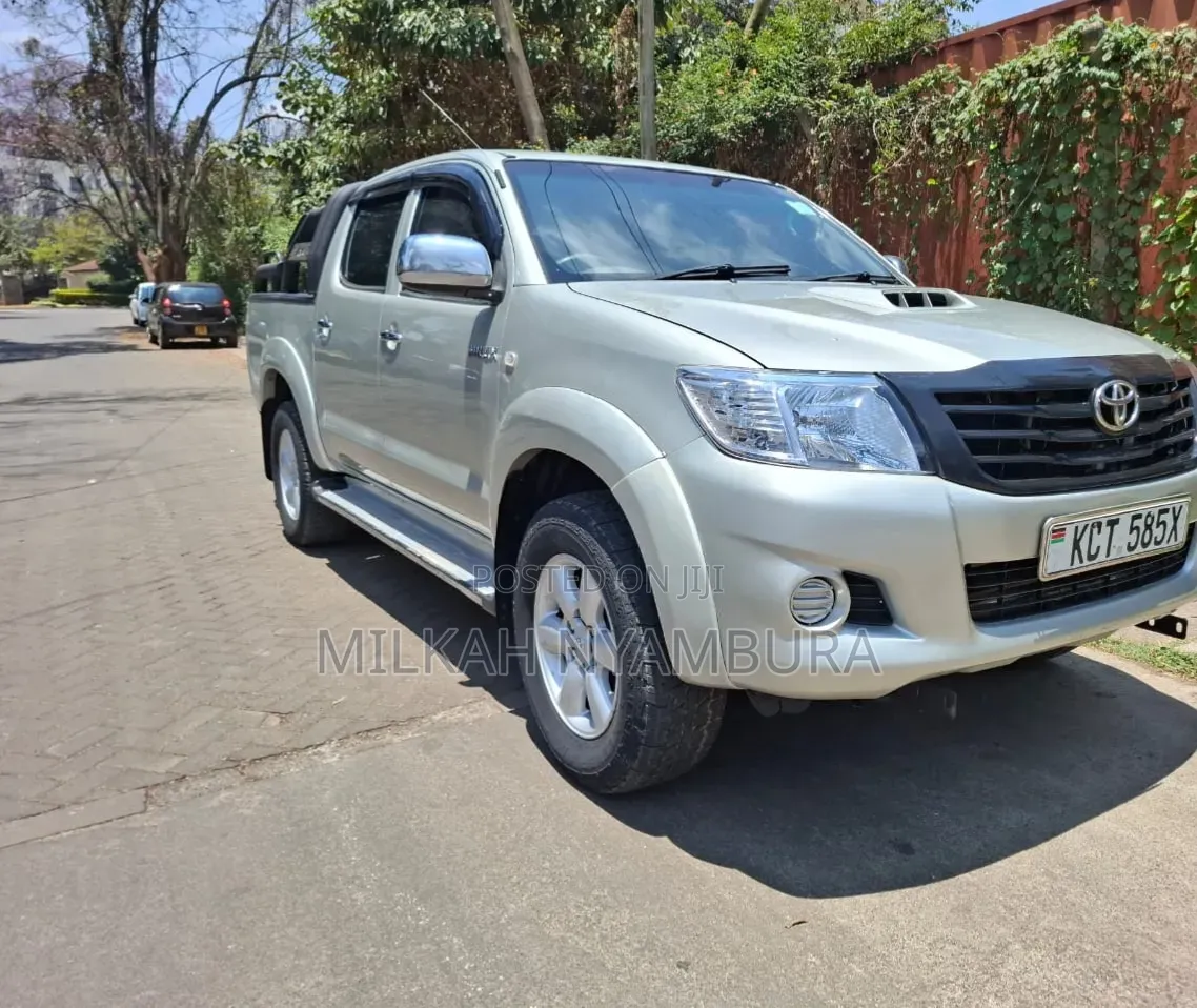 Toyota Hilux 2012 Silver