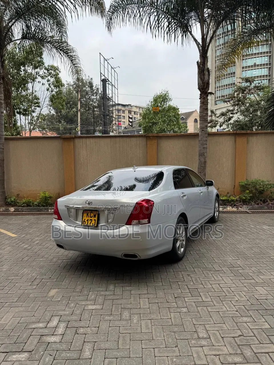 Toyota Crown Majesta 4.6 RWD 2012 Silver