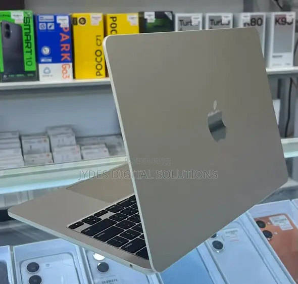 Laptop Apple MacBook Air 2022 M2 16GB Apple M2 SSD 256GB