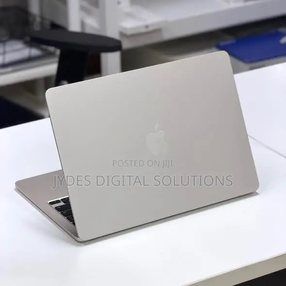Laptop Apple MacBook Air 2022 M2 16GB Apple M2 SSD 256GB