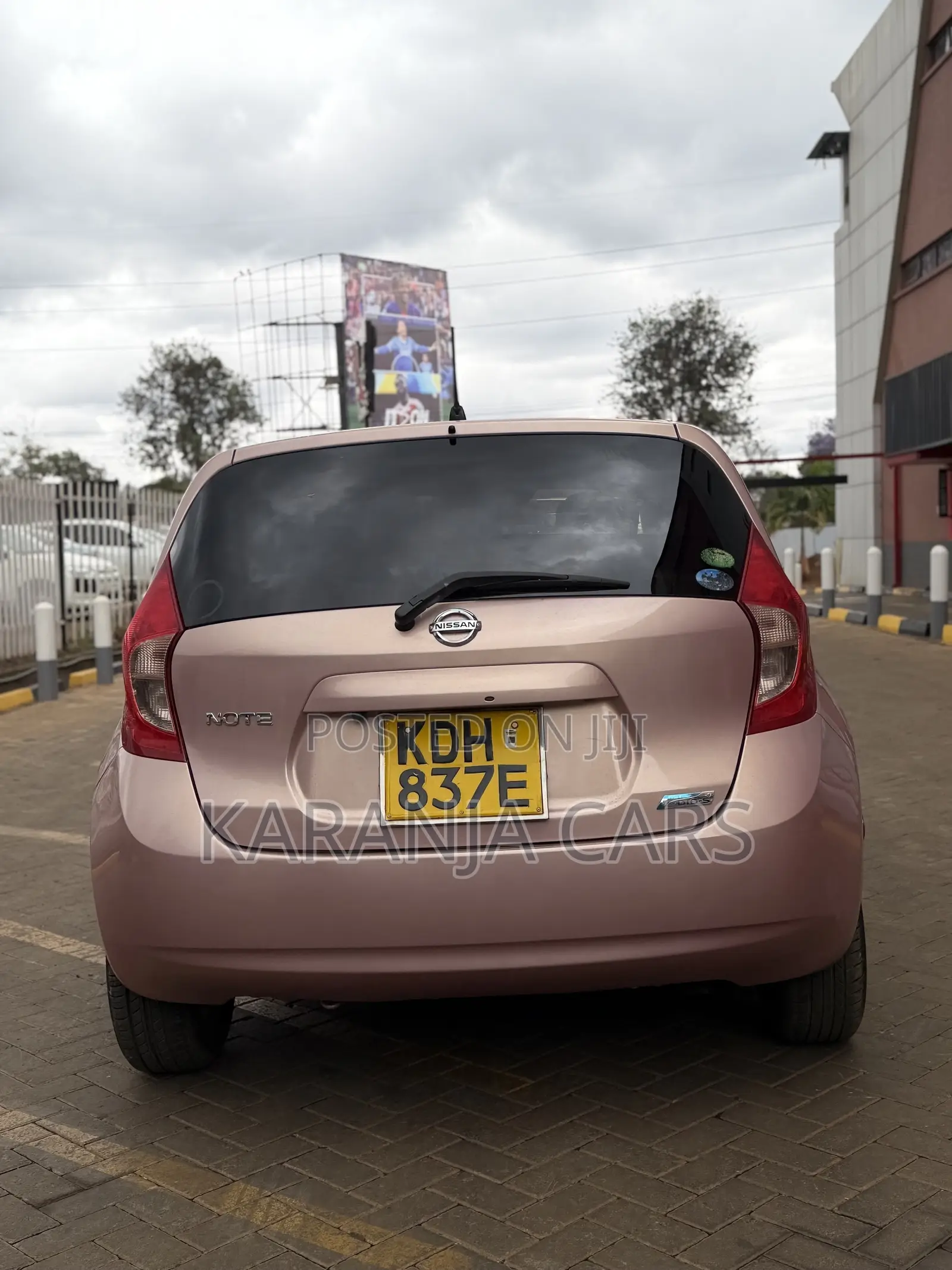 Nissan Note 2014 Pink