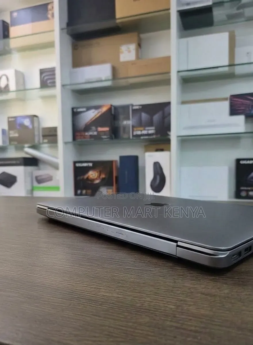 New Laptop Apple MacBook Pro 2019 16GB Intel Core i5 SSD 256GB