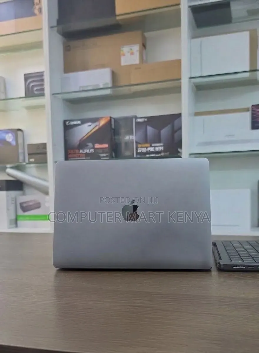New Laptop Apple MacBook Pro 2019 16GB Intel Core i5 SSD 256GB