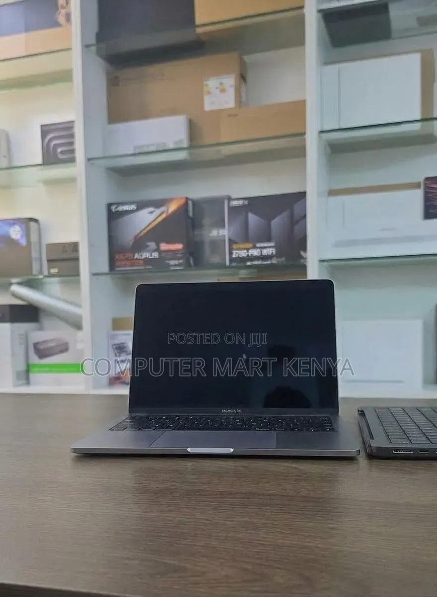 New Laptop Apple MacBook Pro 2019 16GB Intel Core i5 SSD 256GB