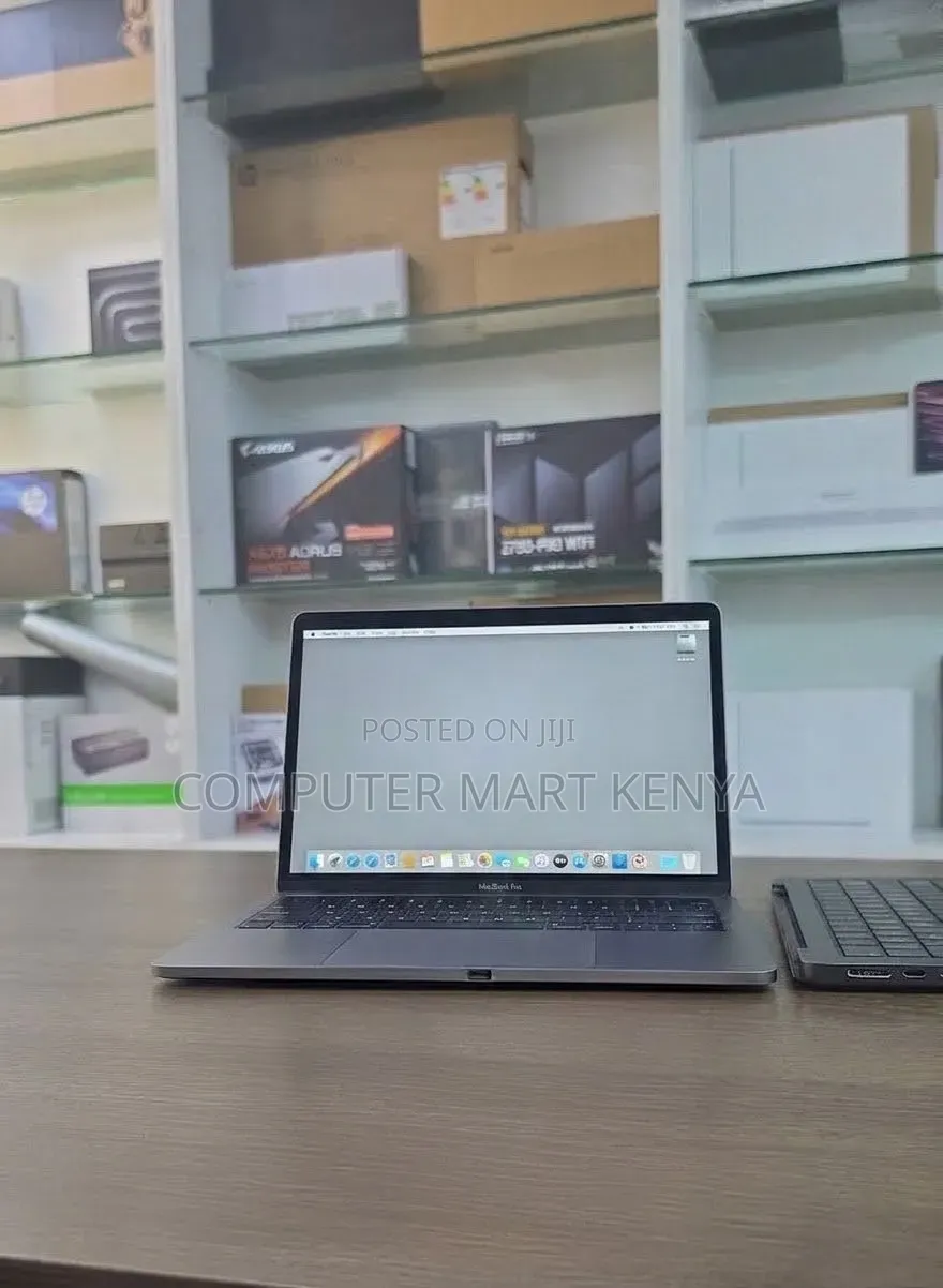 New Laptop Apple MacBook Pro 2019 16GB Intel Core i5 SSD 256GB