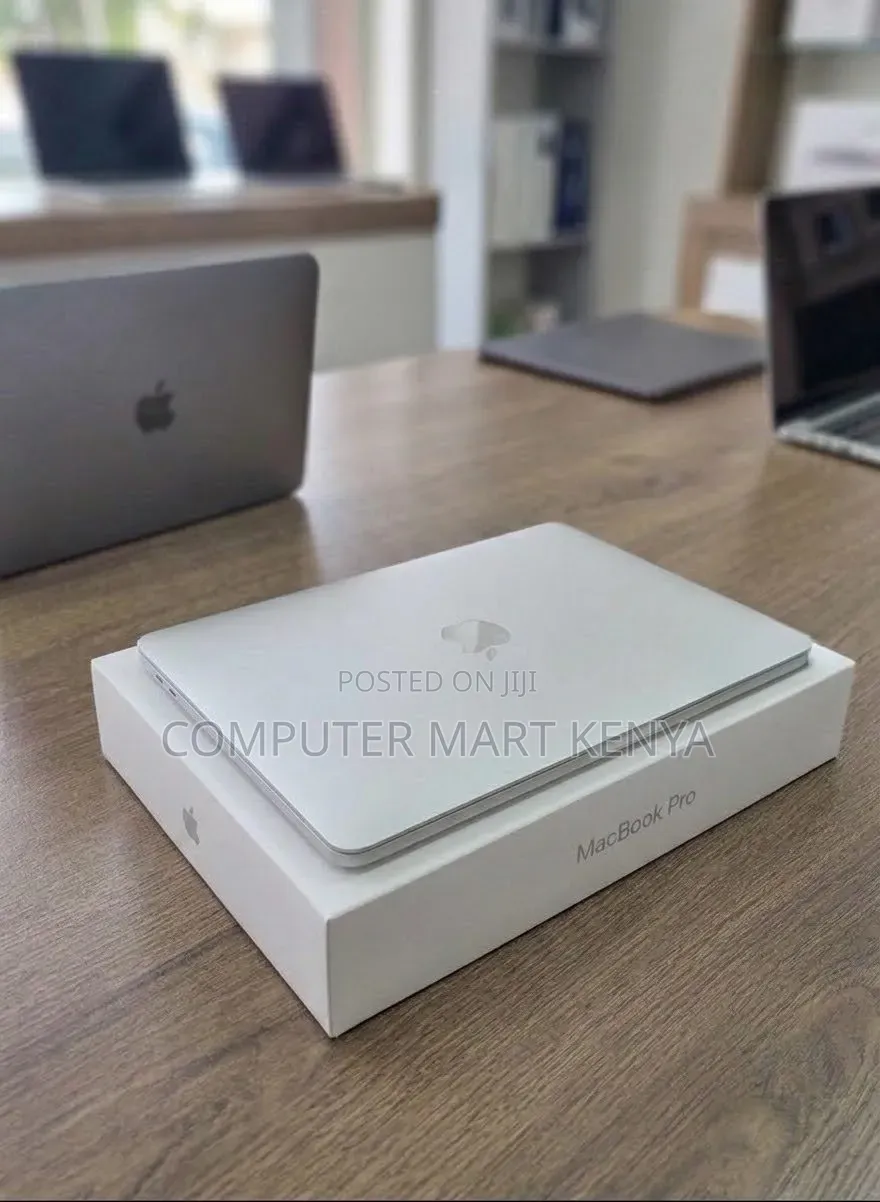 New Laptop Apple MacBook Pro 2019 8GB Intel Core i5 SSD 256GB