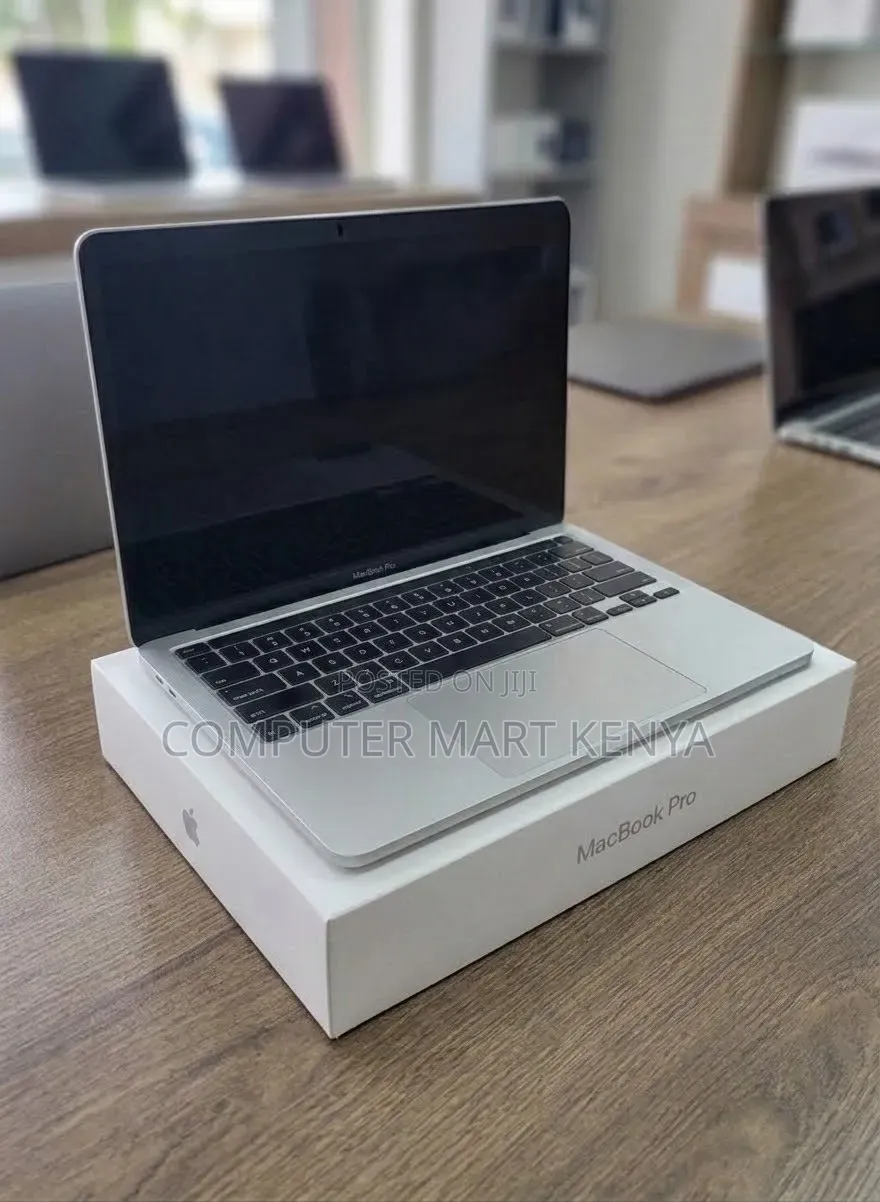 New Laptop Apple MacBook Pro 2019 8GB Intel Core i5 SSD 256GB