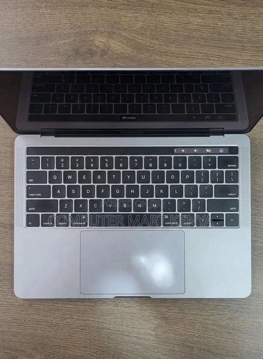 New Laptop Apple MacBook Pro 2019 8GB Intel Core i5 SSD 256GB