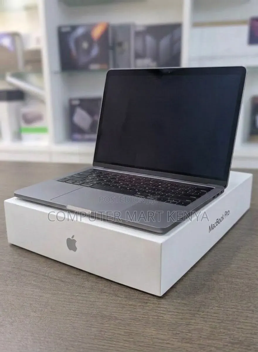 New Laptop Apple MacBook Pro 2018 16GB Intel Core i7 SSD 1T