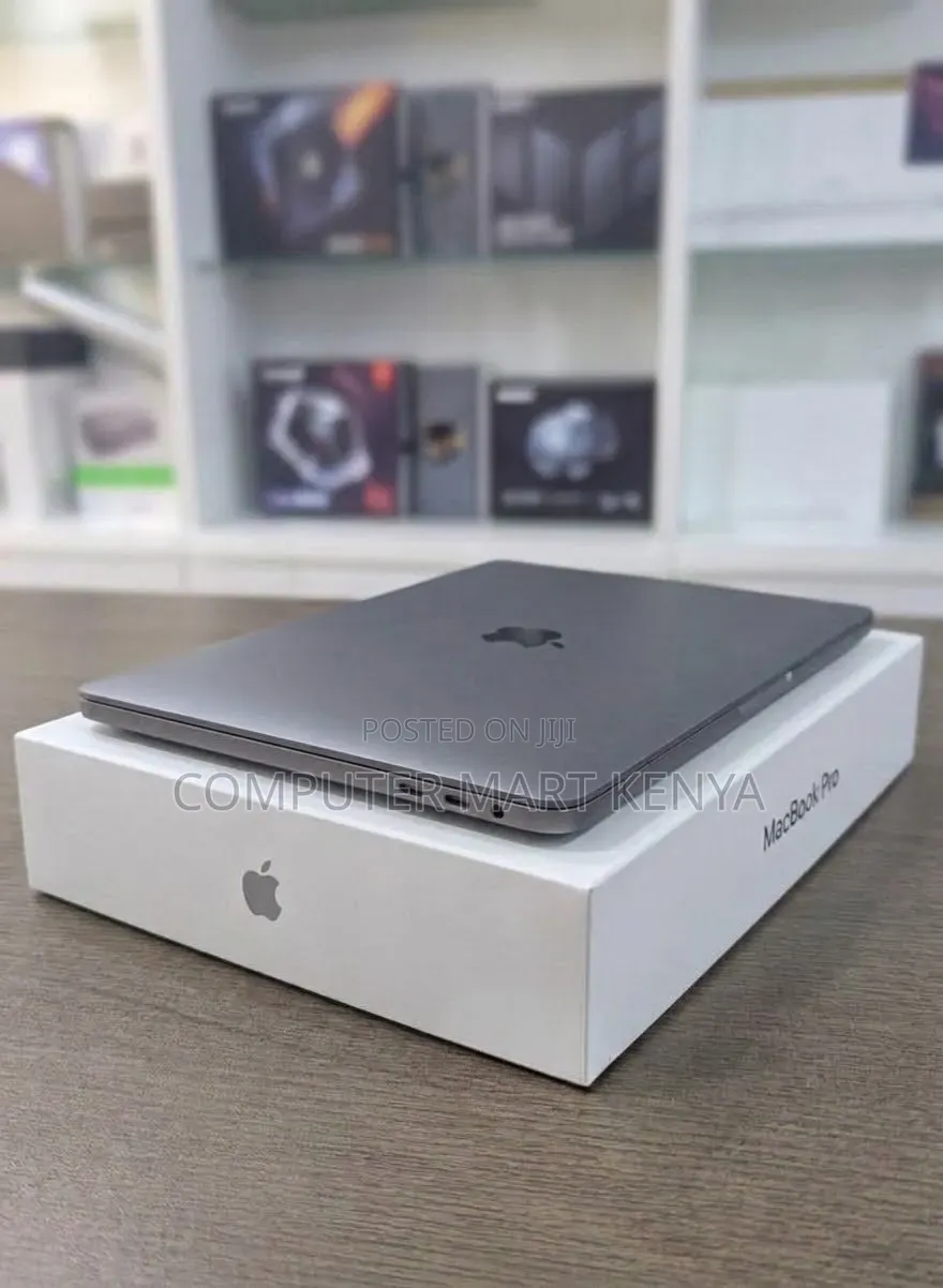 New Laptop Apple MacBook Pro 2018 16GB Intel Core i7 SSD 1T