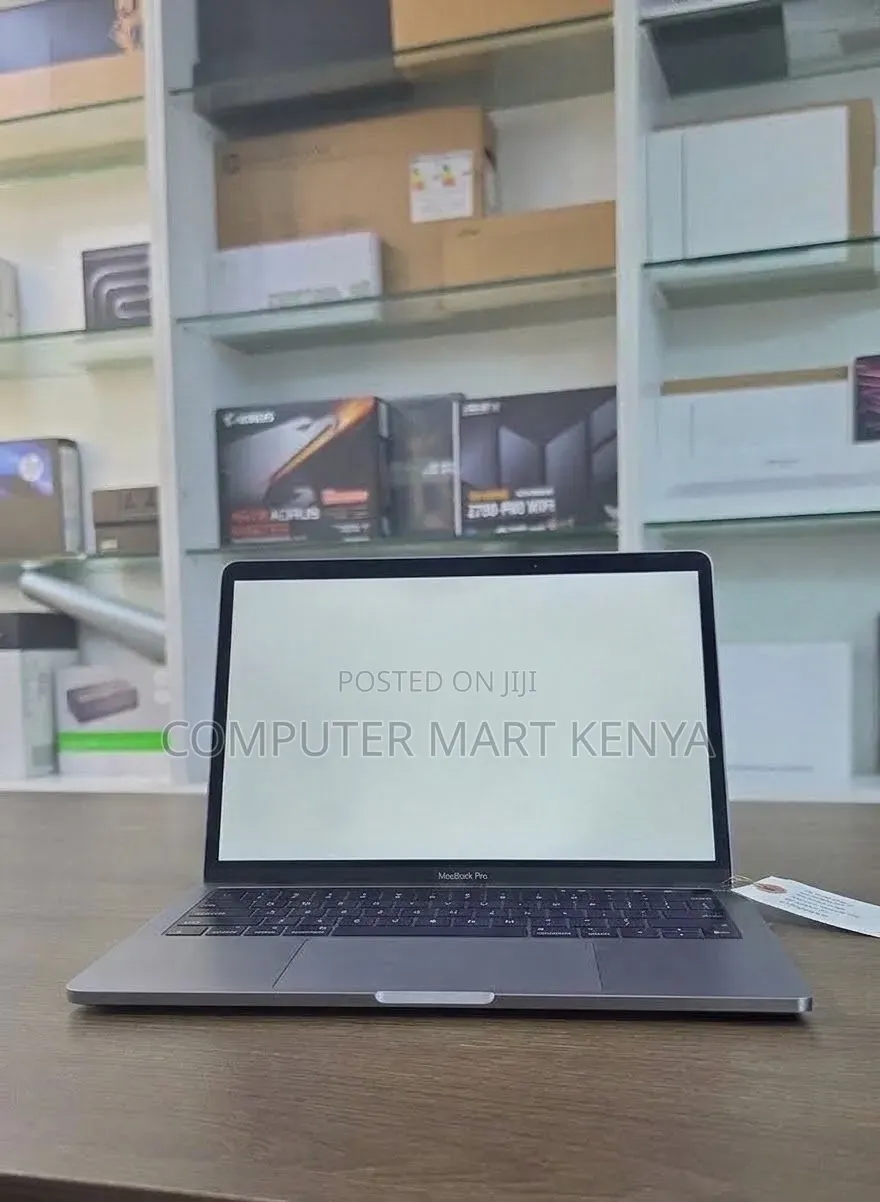 New Laptop Apple MacBook Pro 2018 16GB Intel Core i7 SSD 1T
