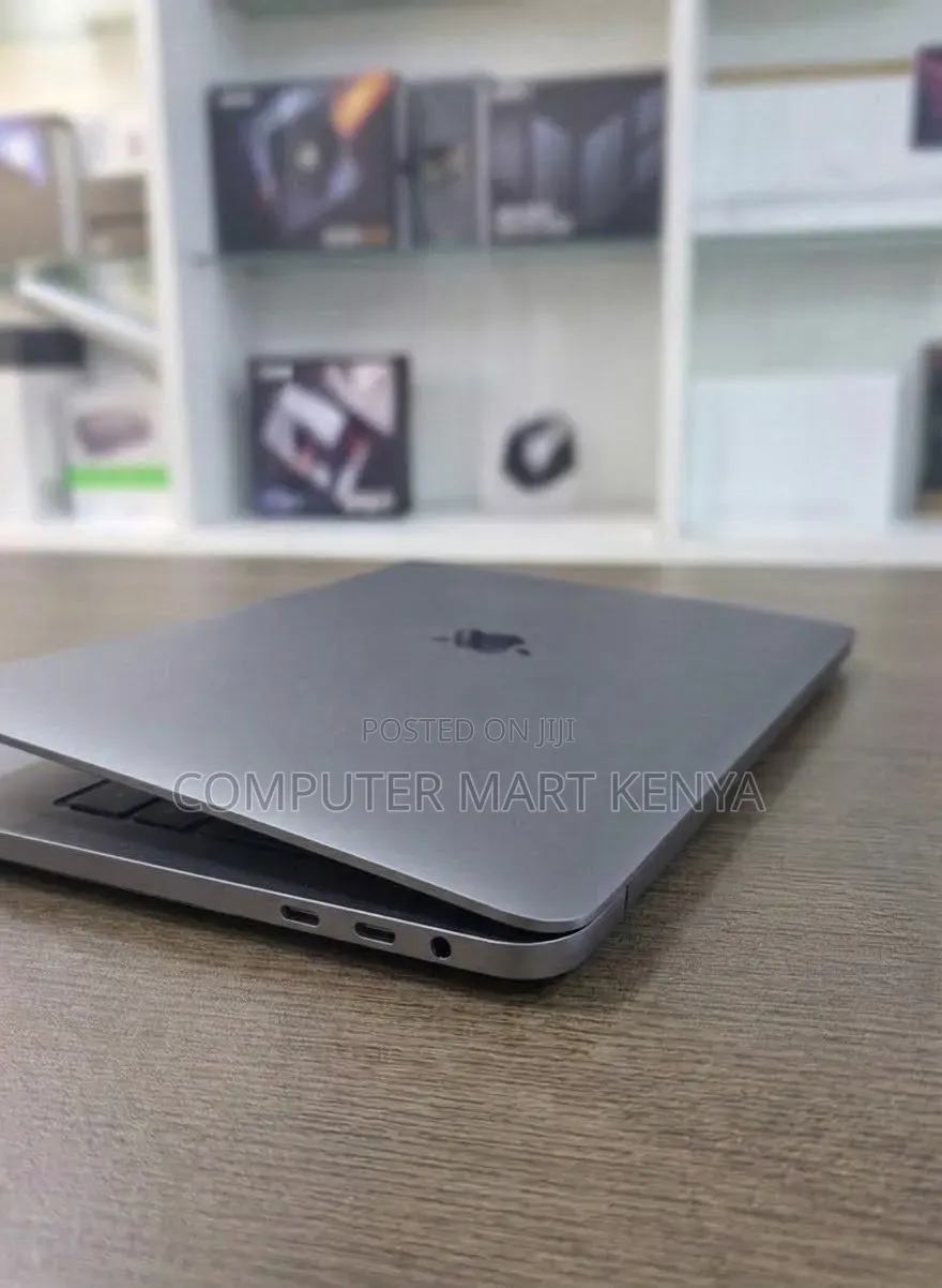 New Laptop Apple MacBook Pro 2018 16GB Intel Core i7 SSD 1T