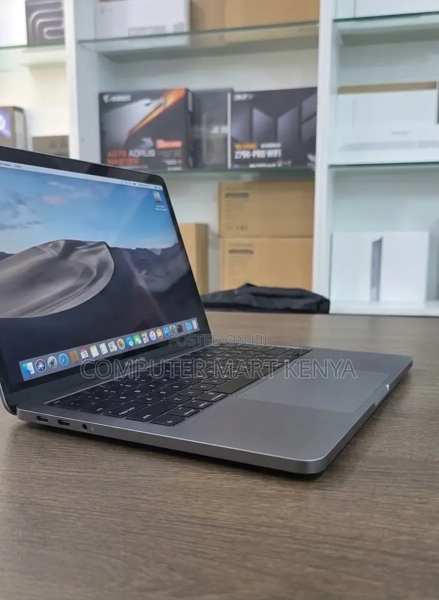 New Laptop Apple MacBook Pro 2018 16GB Intel Core i5 SSD 512GB