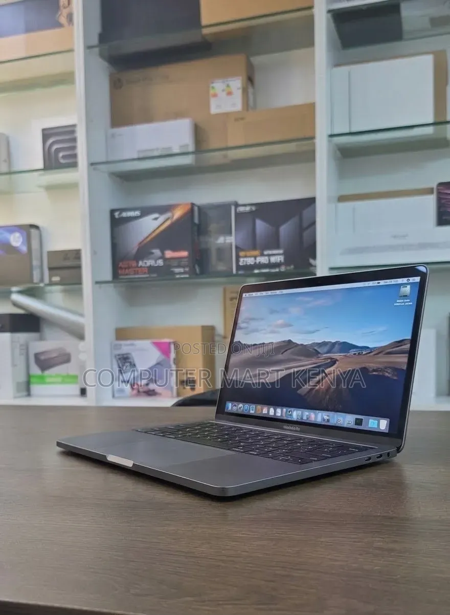 New Laptop Apple MacBook Pro 2018 16GB Intel Core i5 SSD 512GB