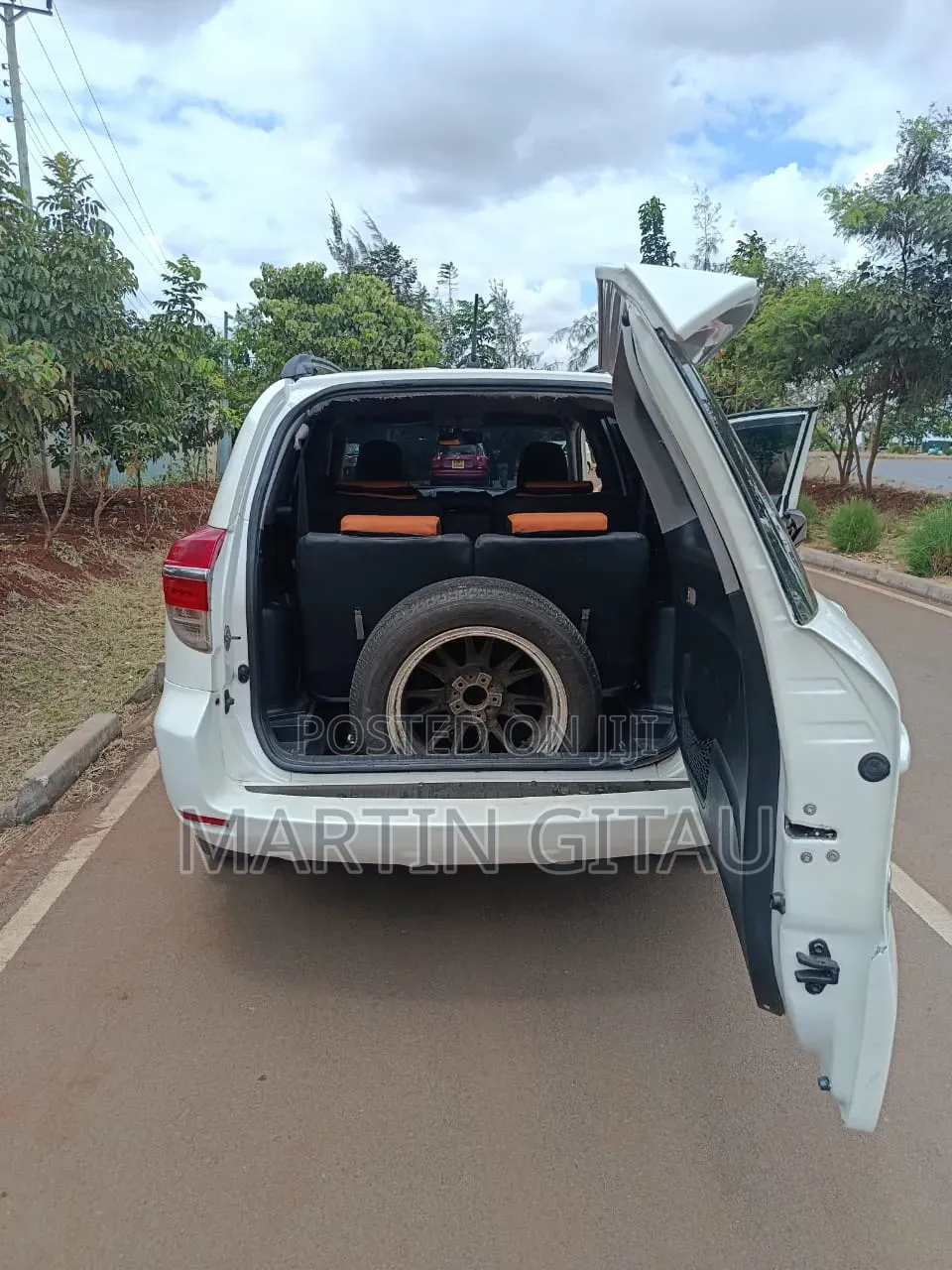 Toyota Vanguard 2010 White