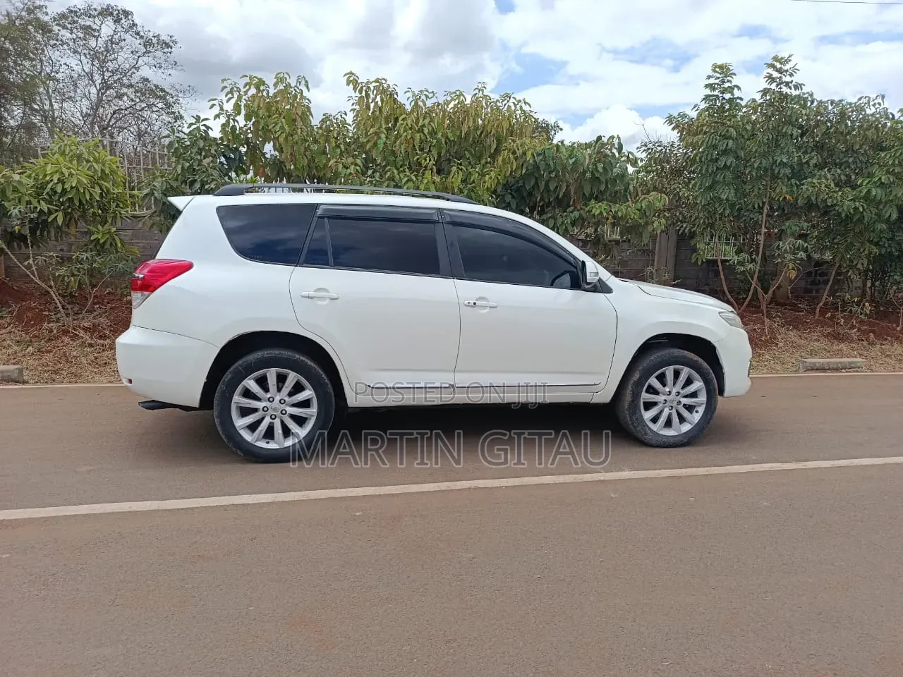 Toyota Vanguard 2010 White