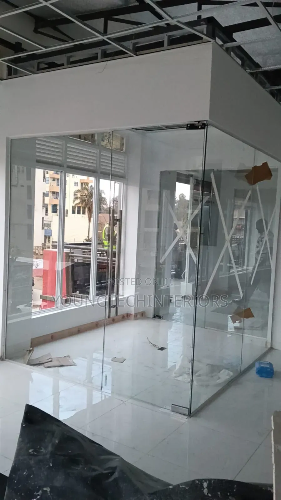 Frameless Office Partitioning