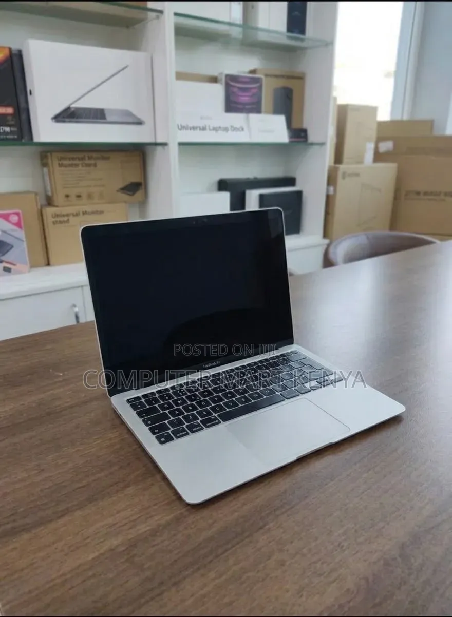 New Laptop Apple MacBook Air 2019 8GB Intel Core i5 SSD 256GB