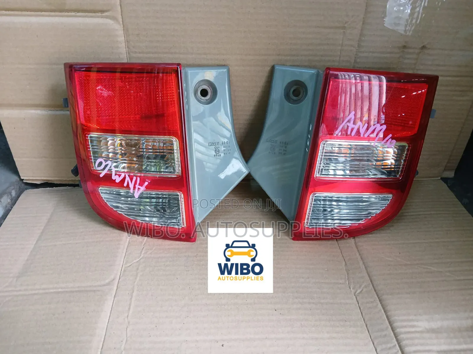 Toyota ISIS Rear Bumper Reflectors.