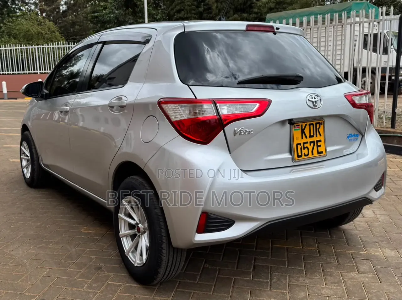 Toyota Vitz 1.3 FWD 5dr 2017 Silver