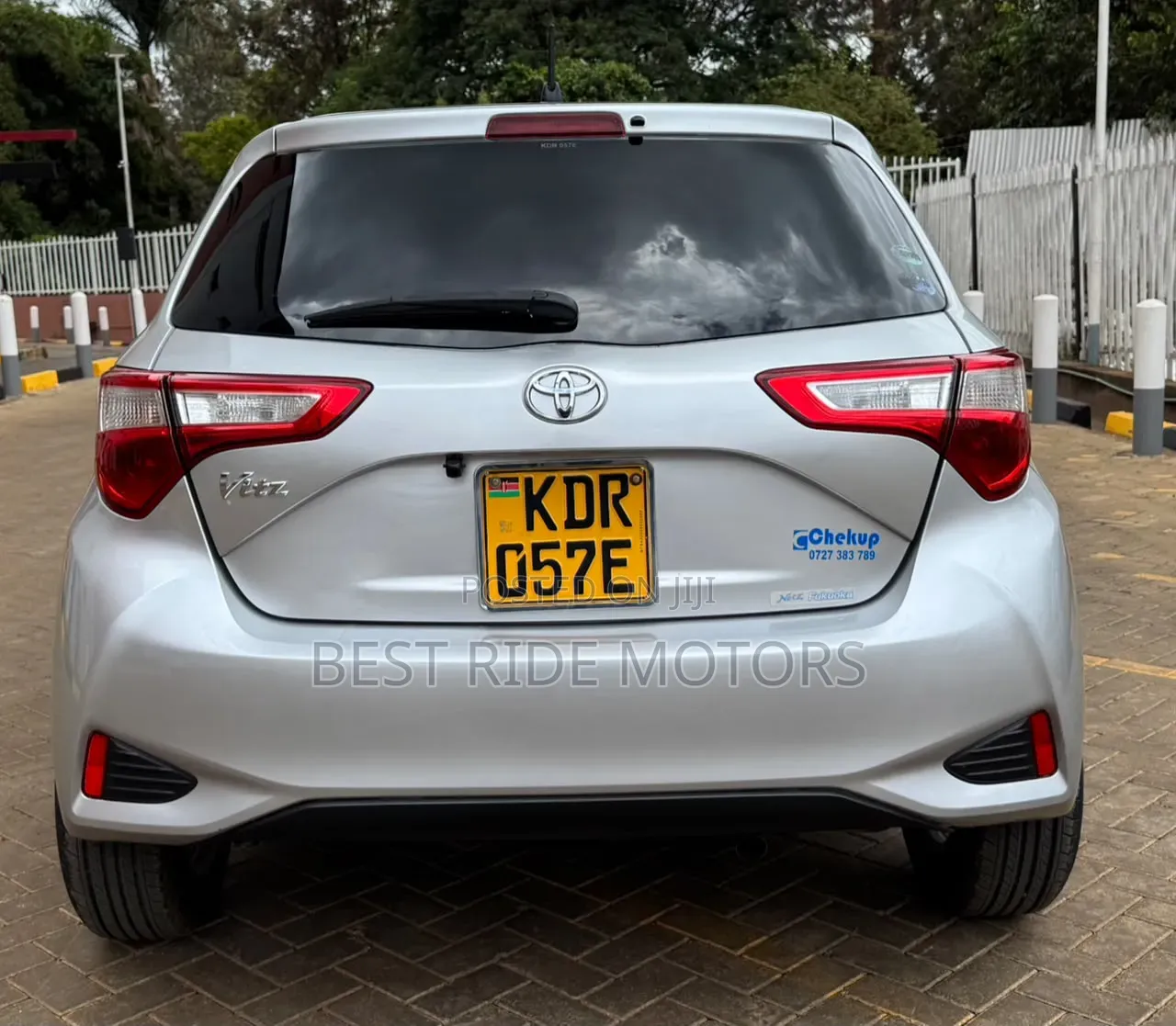 Toyota Vitz 1.3 FWD 5dr 2017 Silver