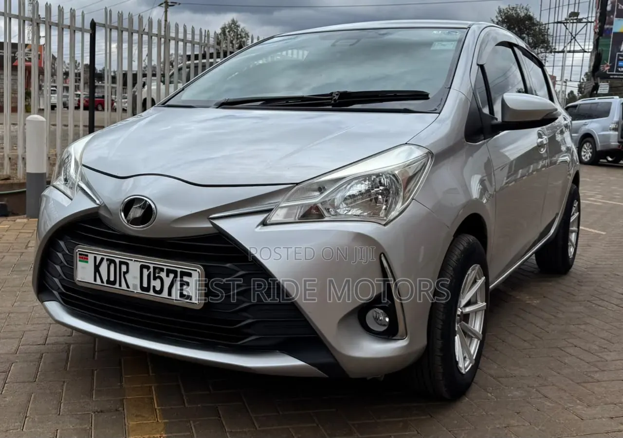 Toyota Vitz 1.3 FWD 5dr 2017 Silver