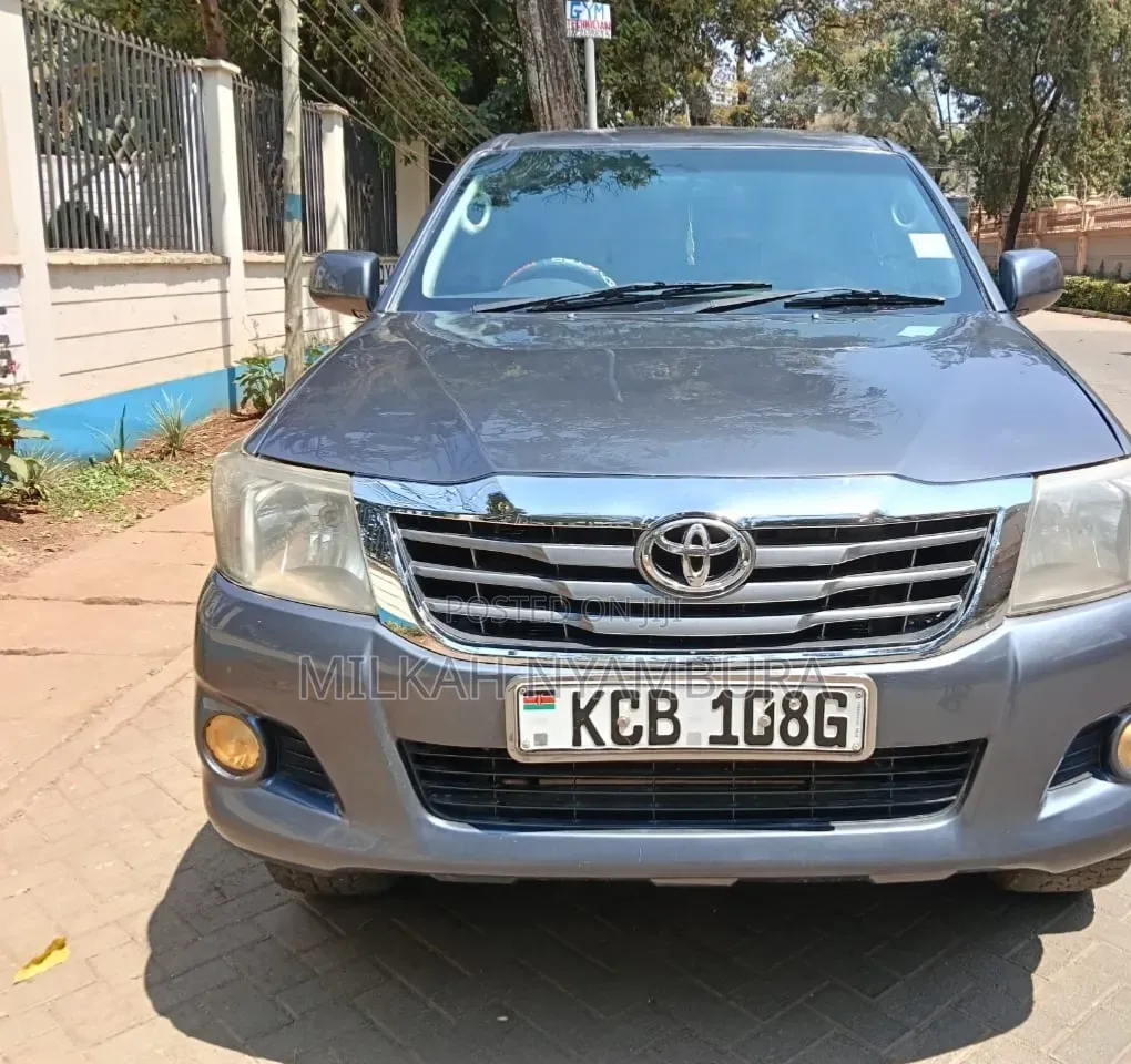 Toyota Hilux 2014 Gray