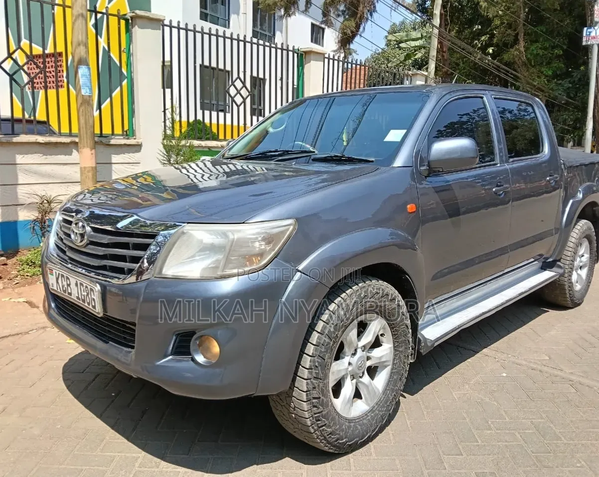 Toyota Hilux 2014 Gray