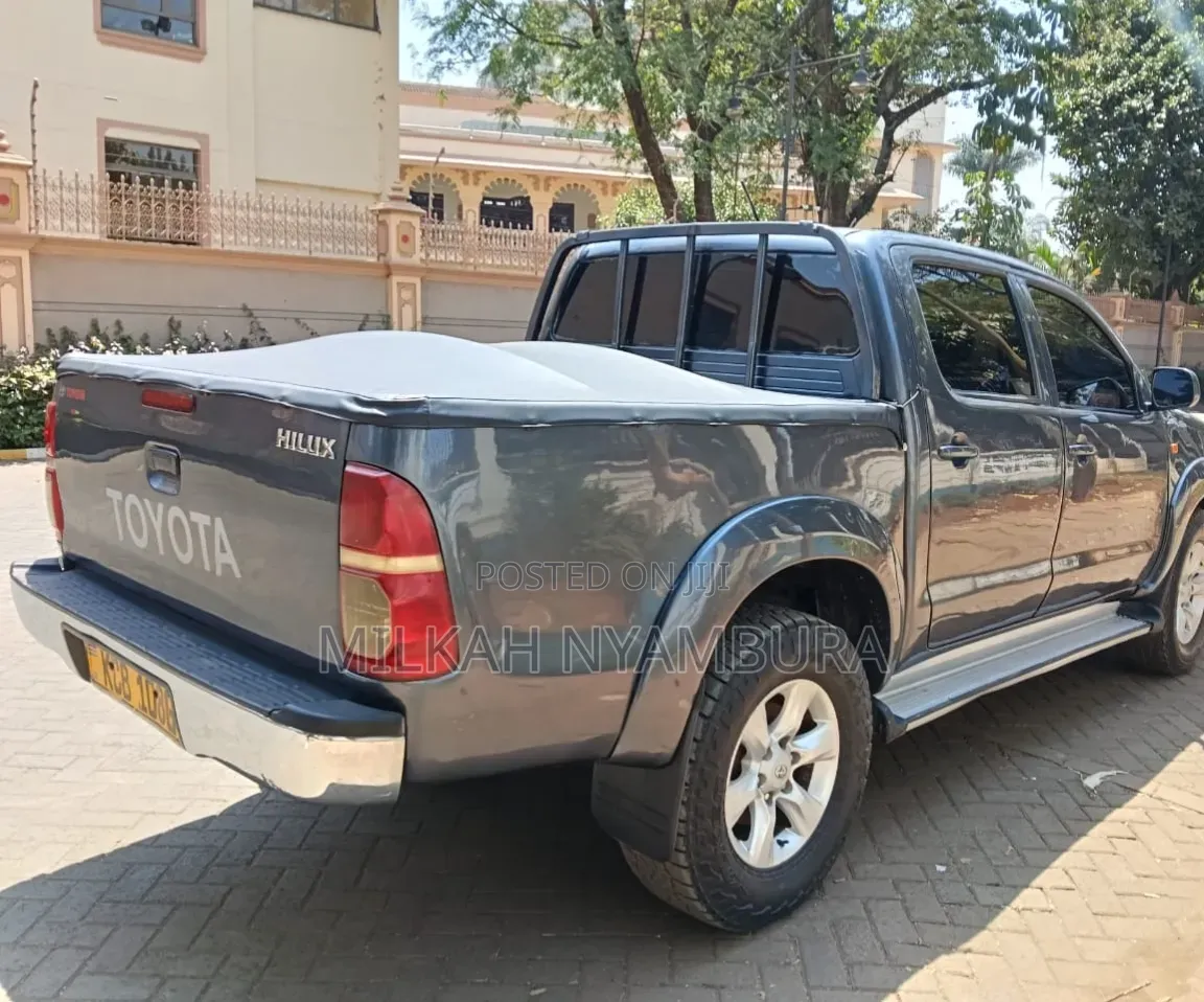 Toyota Hilux 2014 Gray