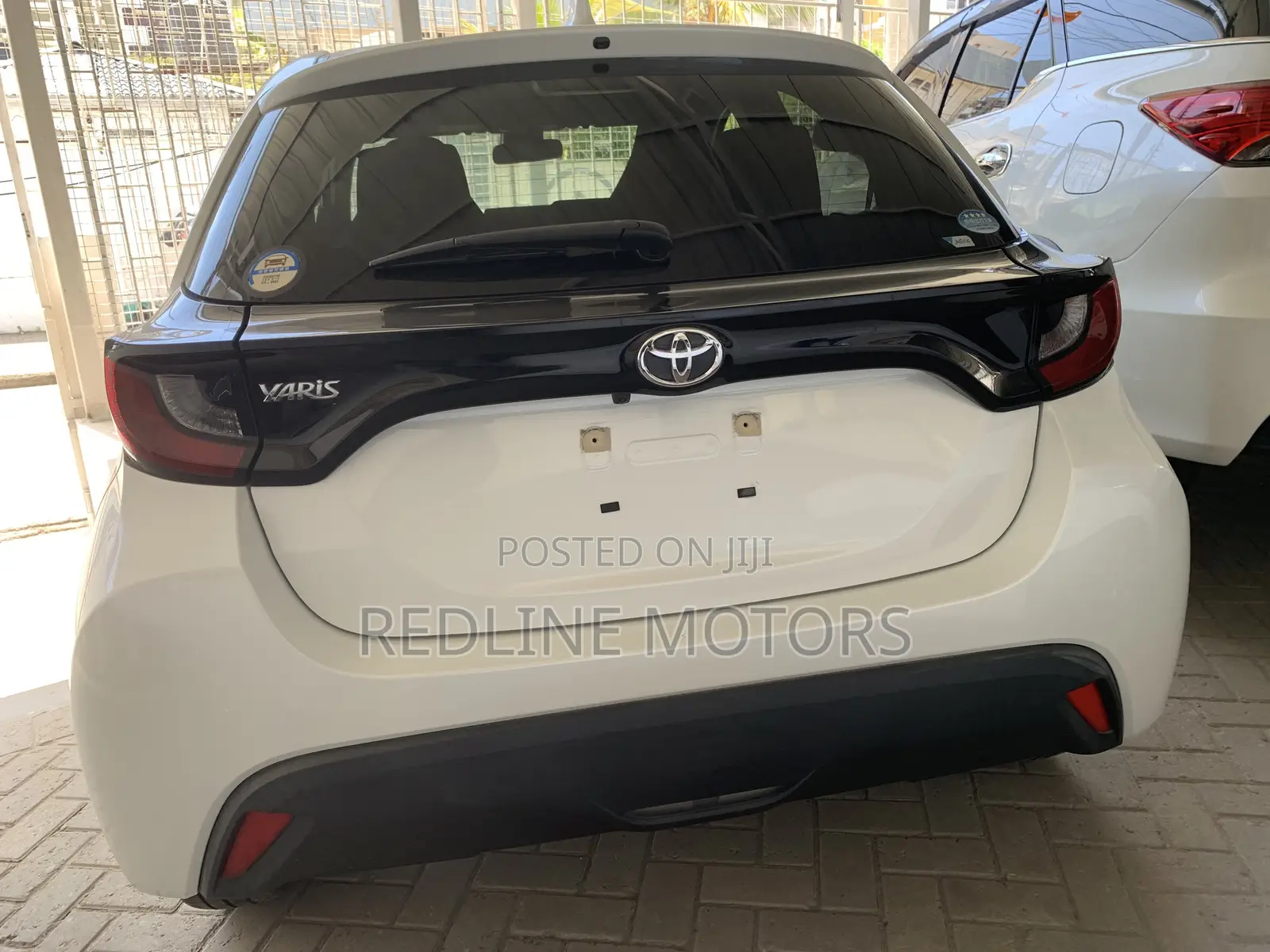 Toyota Yaris L Sedan 4dr 2019 Pearl
