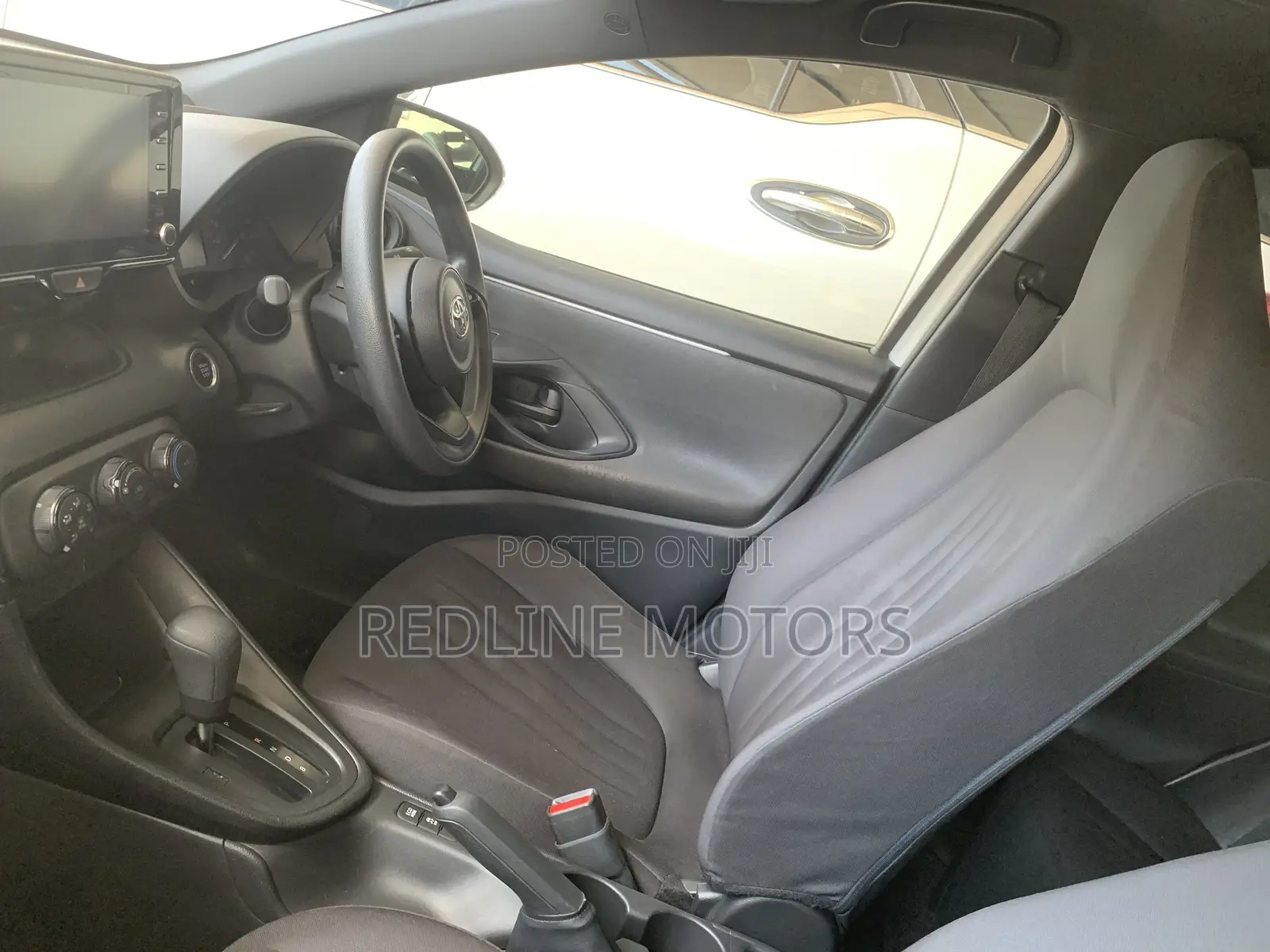 Toyota Yaris L Sedan 4dr 2019 Pearl