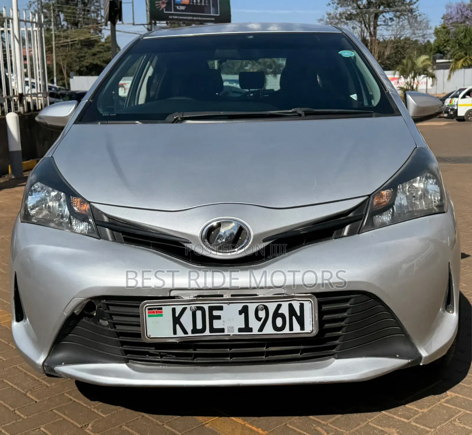 Toyota Vitz 1.3 FWD 5dr 2015 Silver