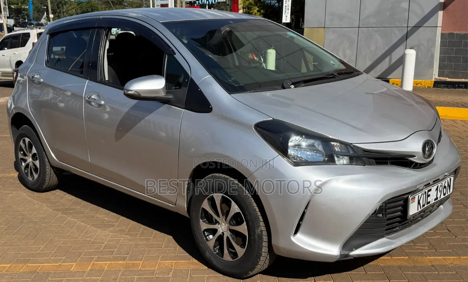 Toyota Vitz 1.3 FWD 5dr 2015 Silver