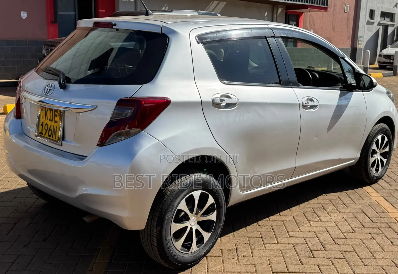 Toyota Vitz 1.3 FWD 5dr 2015 Silver