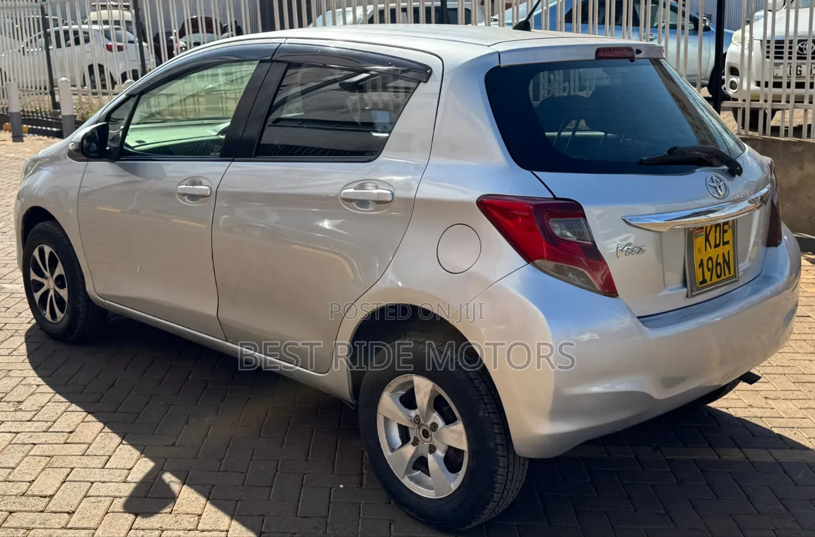 Toyota Vitz 1.3 FWD 5dr 2015 Silver